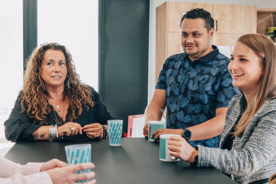 Conversation - table